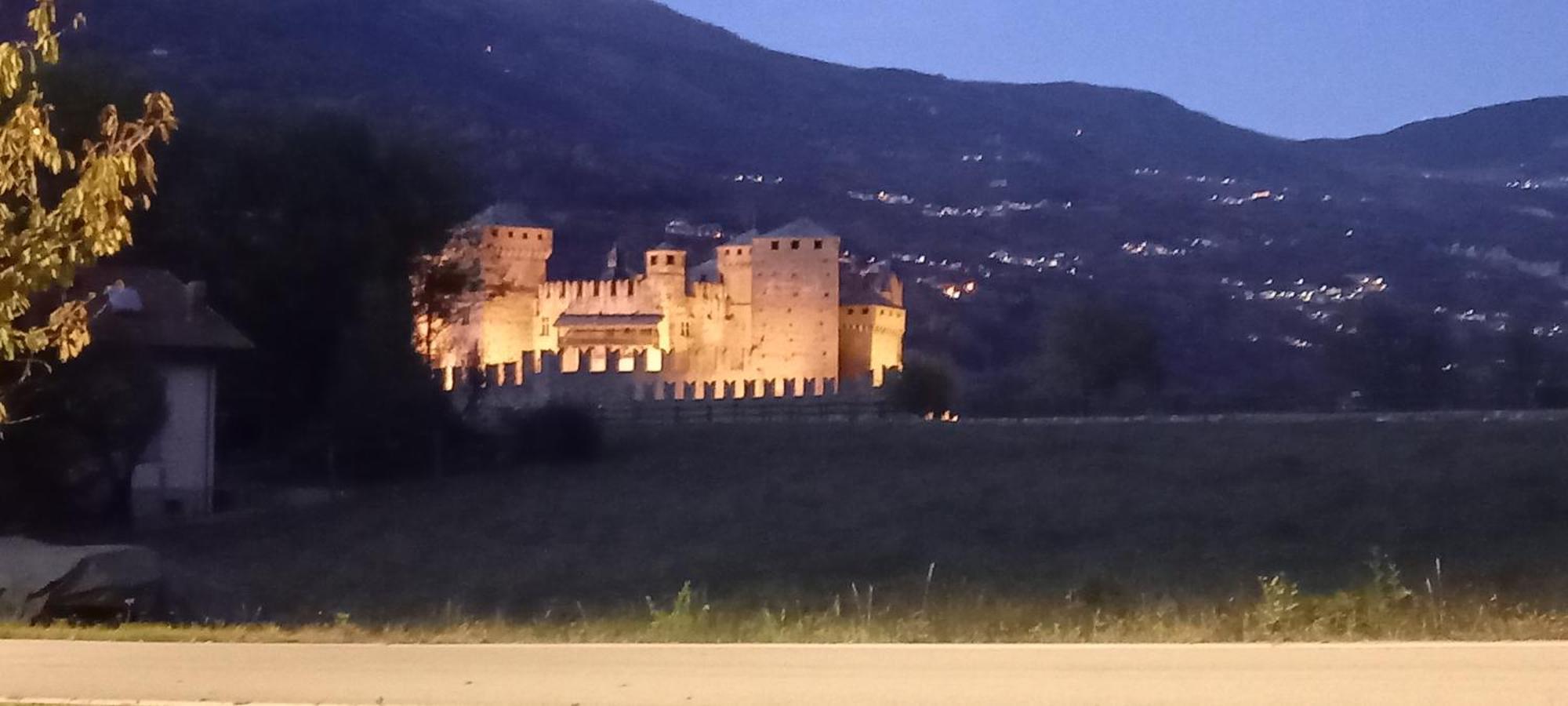 Vue Du Chateau Villa Fenis Exteriör bild