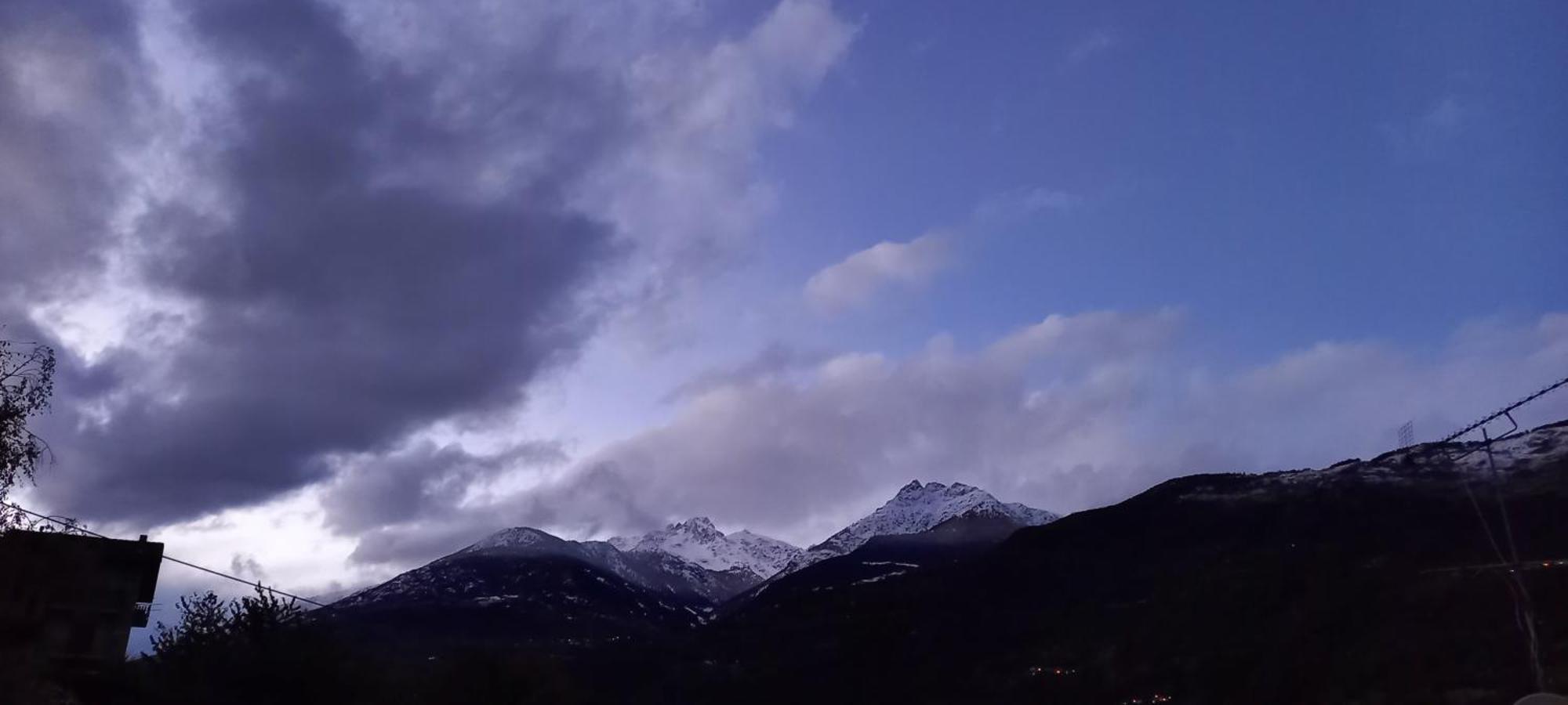 Vue Du Chateau Villa Fenis Exteriör bild